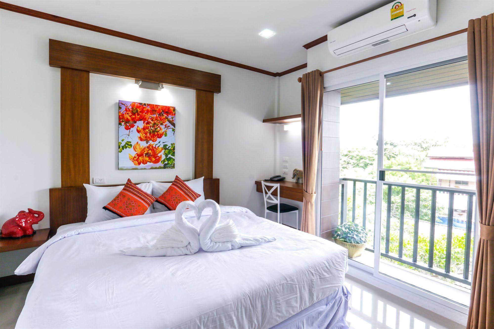 Hotel Cozytel Chiangmai Chiang Mai Exterior foto